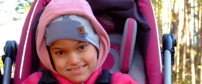 Razem pomóżmy Ani! Trwa zbiórka na wózek elektryczny dla niepełnosprawnej dziewczynki