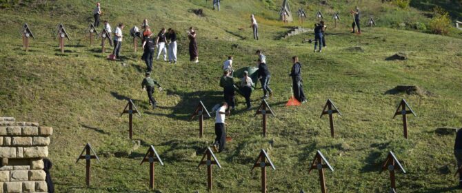 Na Łużnej-Pustkach mieszkańcy i goście z zagranicy wspólnie zadbali o wojenne nekropolie